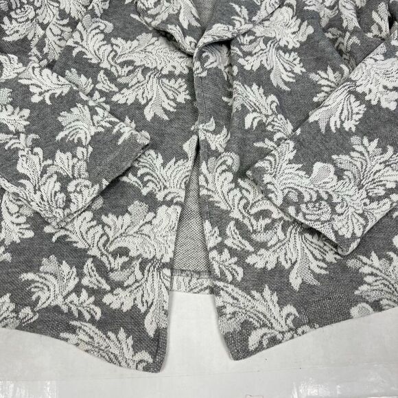 Chico’s 1 Gray White Floral Damask Knit Open Cardigan Sweater Jacket Medium 8 - Picture 5 of 10